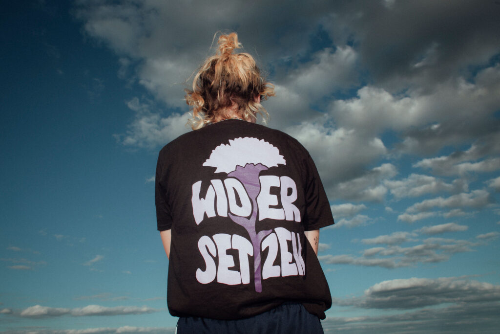 Mensch im Widersetzen-Trikot